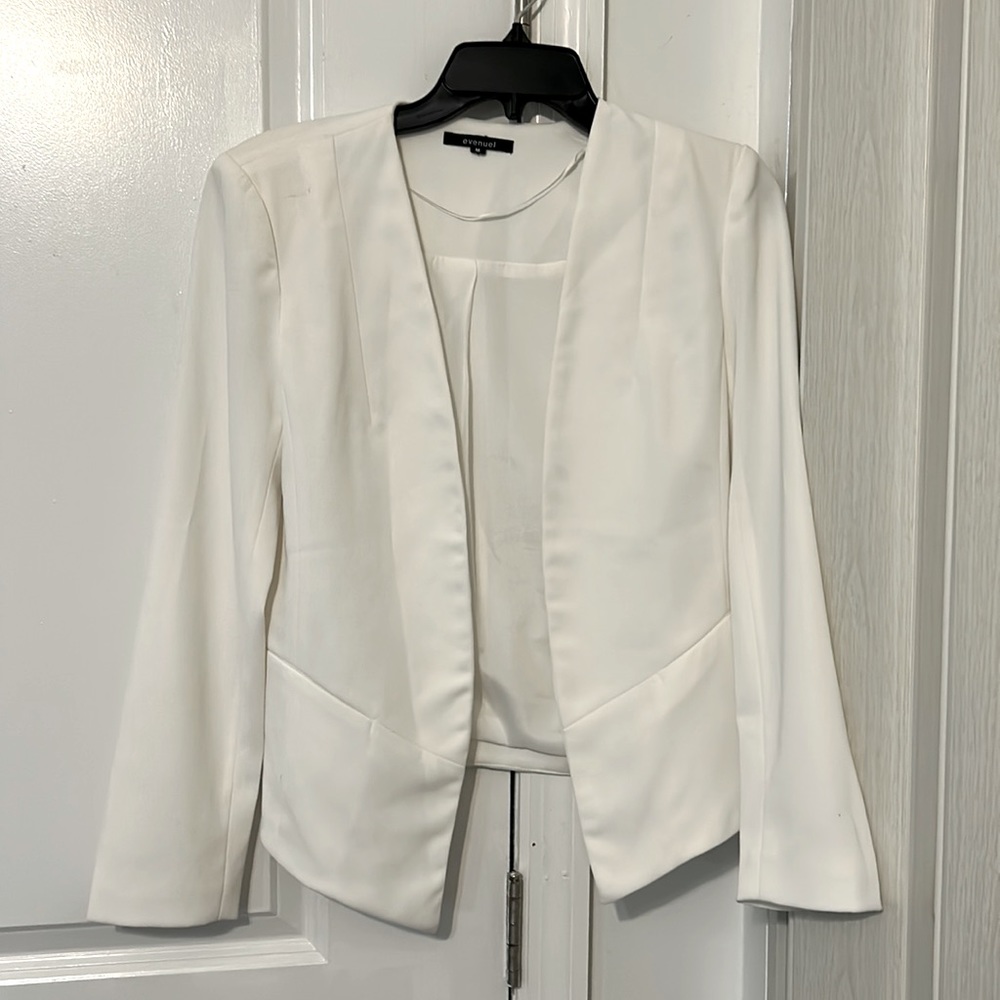 Chaqueta colombiana de color blanco lista para toda ocasión